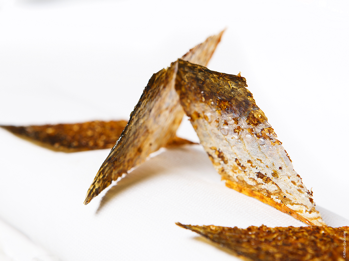 Peau de Fera, Poisson des lacs, recette Laurent Petit, le Clos des Sens, 2 etoiles au guide Michelin. ©Alban Couturier