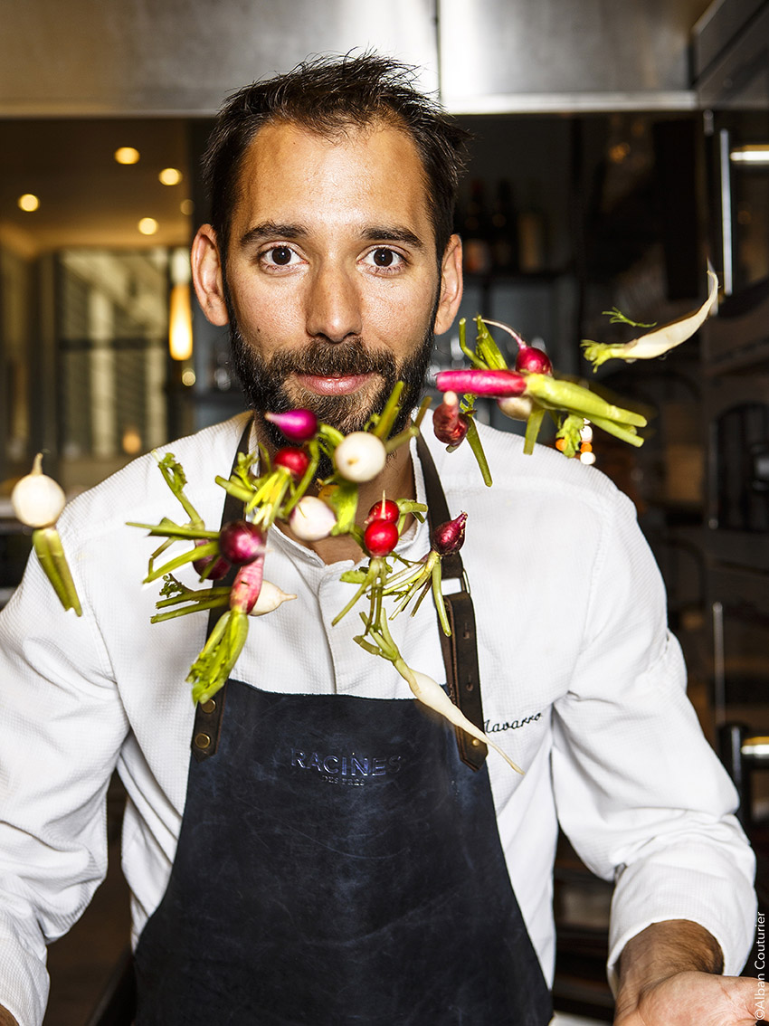 Portrait du chef Alexandre Navarro, Restaurant Racines des pres, Paris. Image pour le Magazine Le Point. ©Alban Couturier