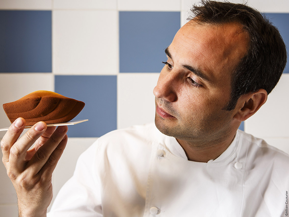 Portrait du chef et ami francois Perret, a la recherche de la perfection, Dessert signature, La Madeleine. ©Alban Couturier