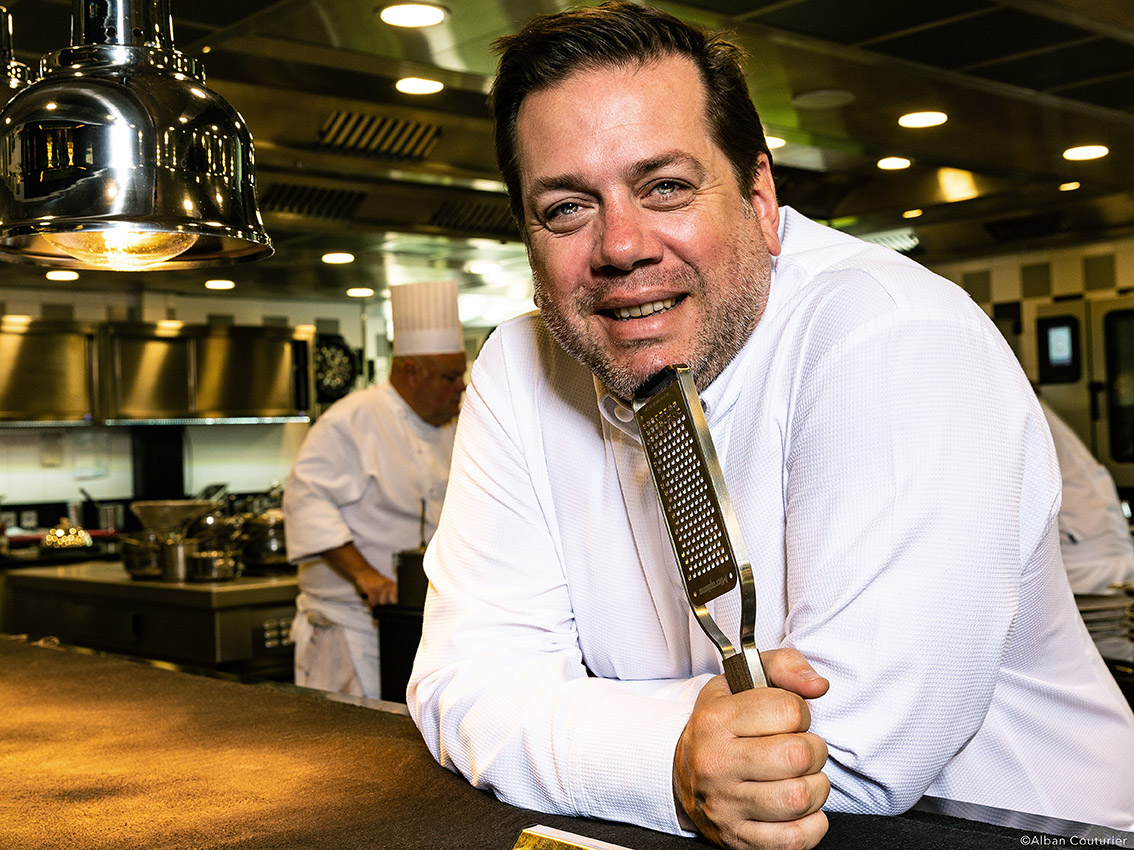 En Cuisine, portrait du chef etoile, Arnaud Lallement, 3 etoiles au guide Michelin, l'Assiette Champenoise ©Alban Couturier