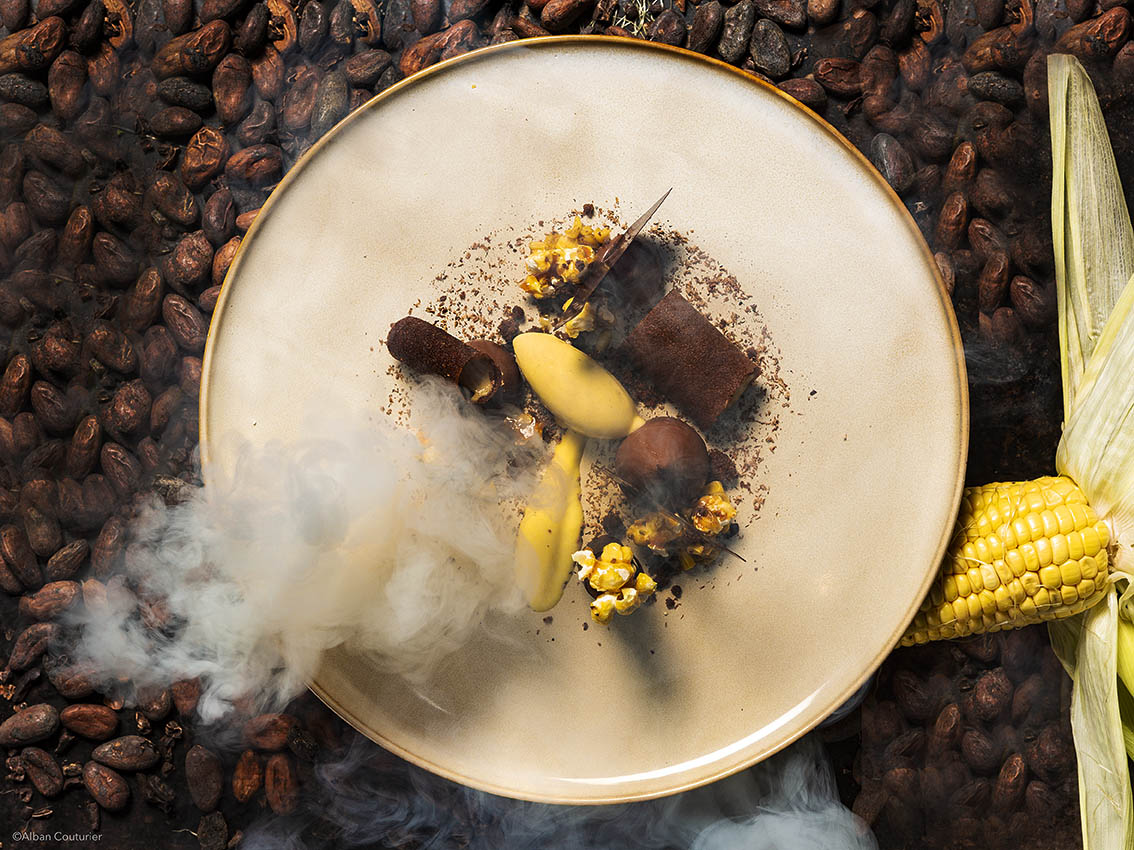 Gavotte de chocolat du Guatemala aux epis de mais sur une idee de barbecue , creation culinaire du chef et ami, Julien Roucheteau, La Scene Theleme, 1 etoile au guide Michelin, Paris ©Alban Couturier