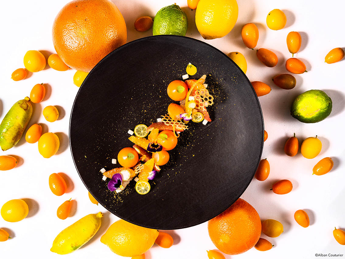 Dessert rafraichissant, Kumkwat et agrumes, chef gregory Rejou,Le Restaurant au sein de l'Hotel, rue des beaux arts, Paris ©Alban Couturier