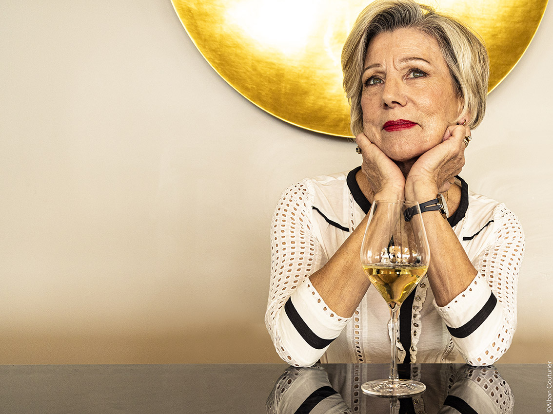 Quand la Présidente du groupe Terroirs & Vignerons de Champagne, Véronique Blin, ausculte l'Avenir. ©Alban Couturier